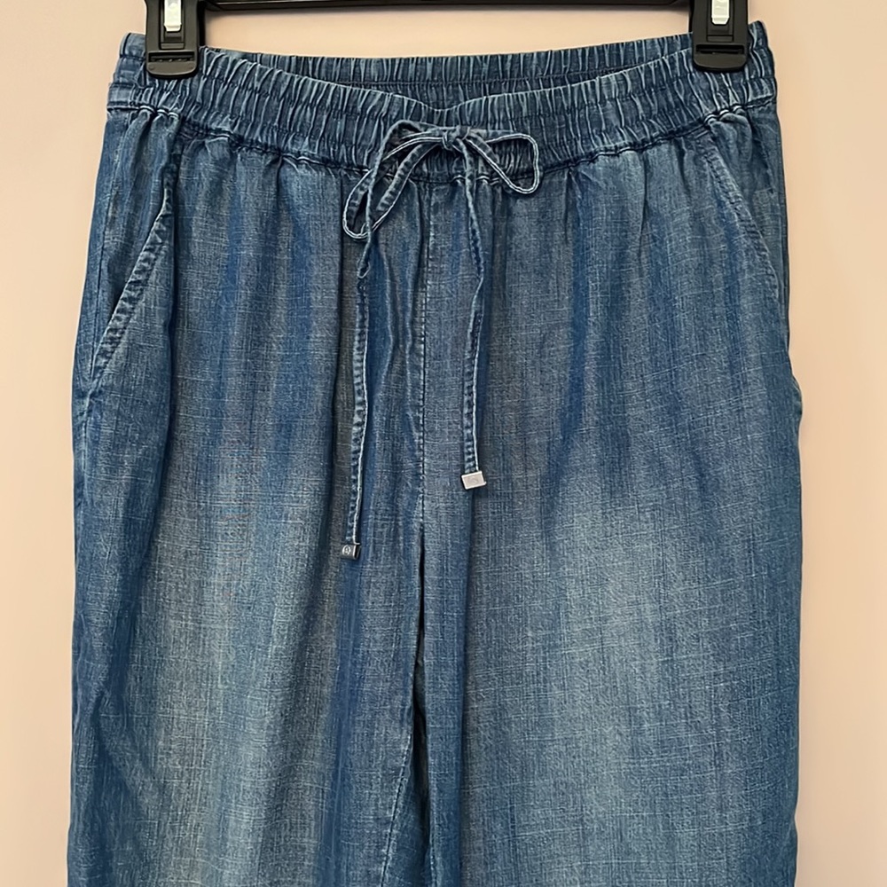Jogger - Picture 2 of 10